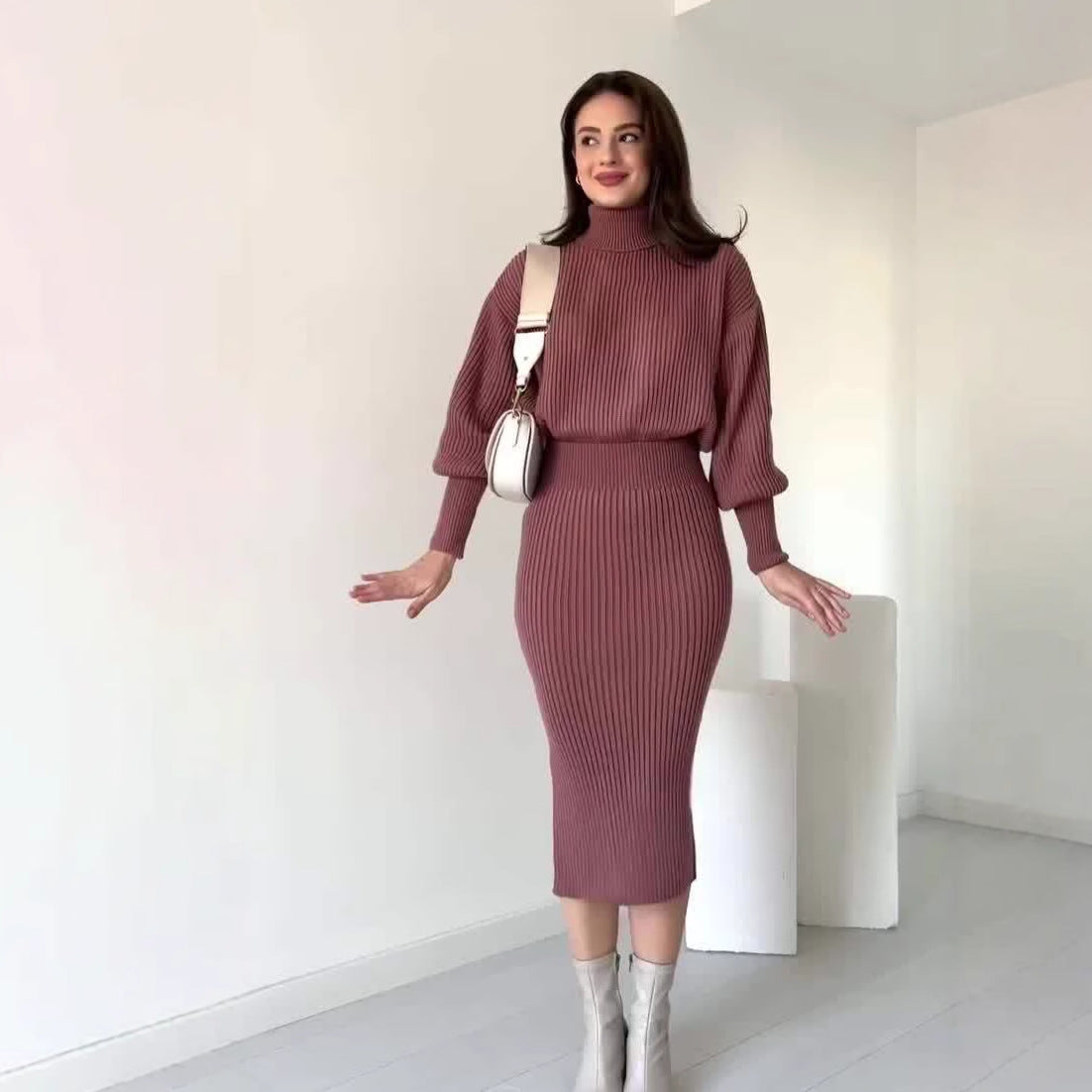 Arabella Scott | Ensemble jupe midi à col roulé en maille côtelée