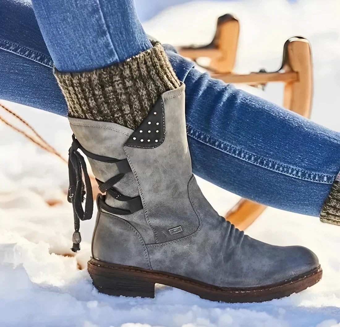 Tabitha Reynolds | Bottes d’hiver violettes à lacets et poignets en maille tricotée