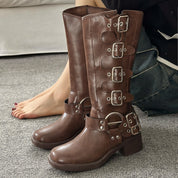 Georgina Baker | Bottes montant jusqu’au genou avec détail de boucle