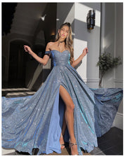 Cassandra Ashwood | Robe longue fendue à épaules dénudées et sequins