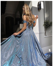 Cassandra Ashwood | Robe longue fendue à épaules dénudées et sequins