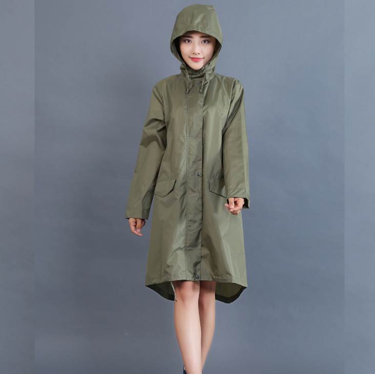 Daisy Harrison | Imperméable à capuche à pois bleu marine