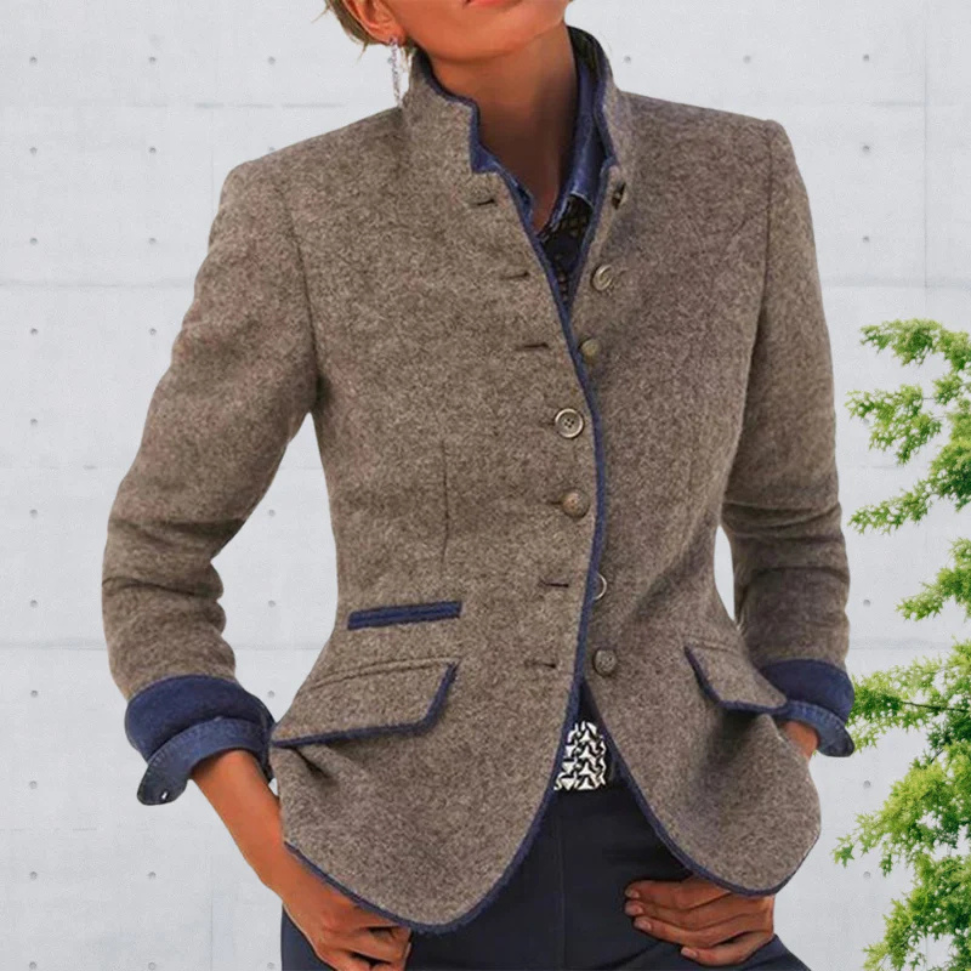 Edwina Hughes | Blazer en mélange de laine | Col mao et bordure bleu marine