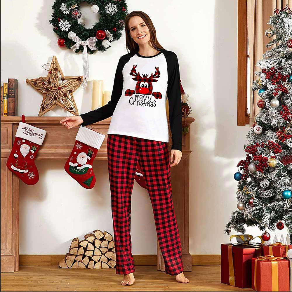 Cocoa Frost | Pyjamas de Noël rouges à carreaux et imprimé rennes pour homme et femme / unisexes