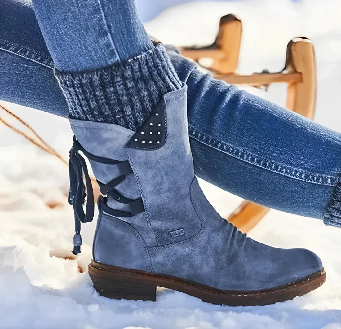 Tabitha Reynolds | Bottes d’hiver violettes à lacets et poignets en maille tricotée