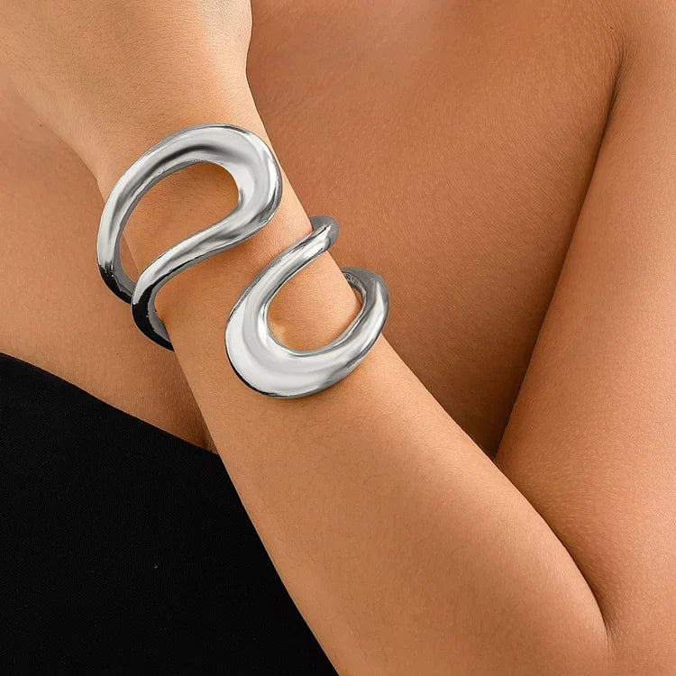 Cavelli Atelier | Liquid Silver Sculpt Choker Necklace & Bracelet