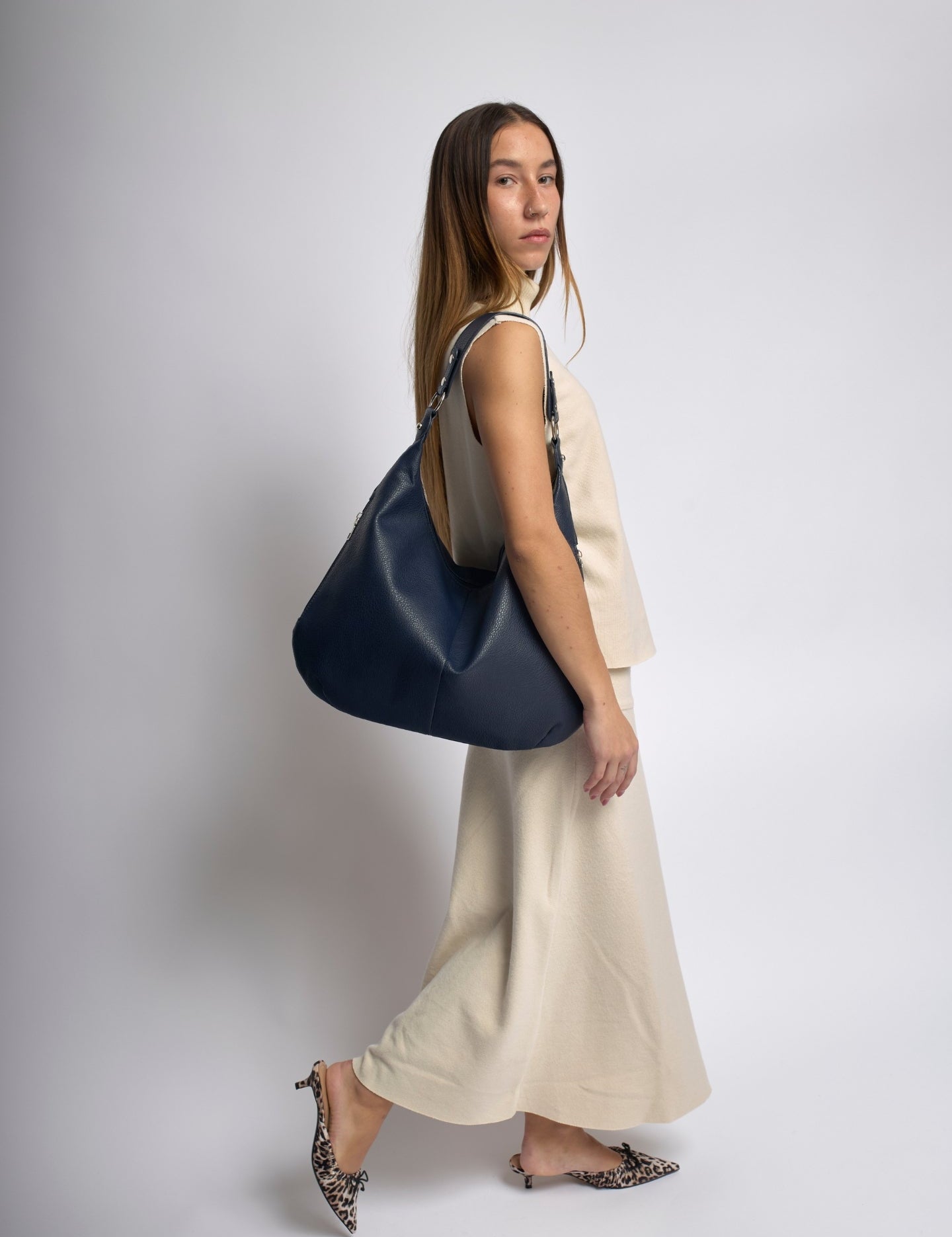 Elara_Cavaro_Soft_Leather_Hobo_Shoulder_Bag_215299341418882.jpg
