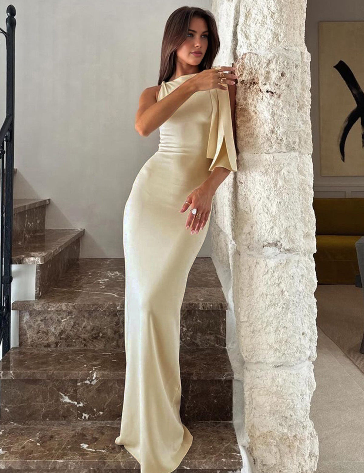 Emilia_Ravenswood_Off-white_Maxi_Wedding_Dress_with_Knot_215272518648194.jpg