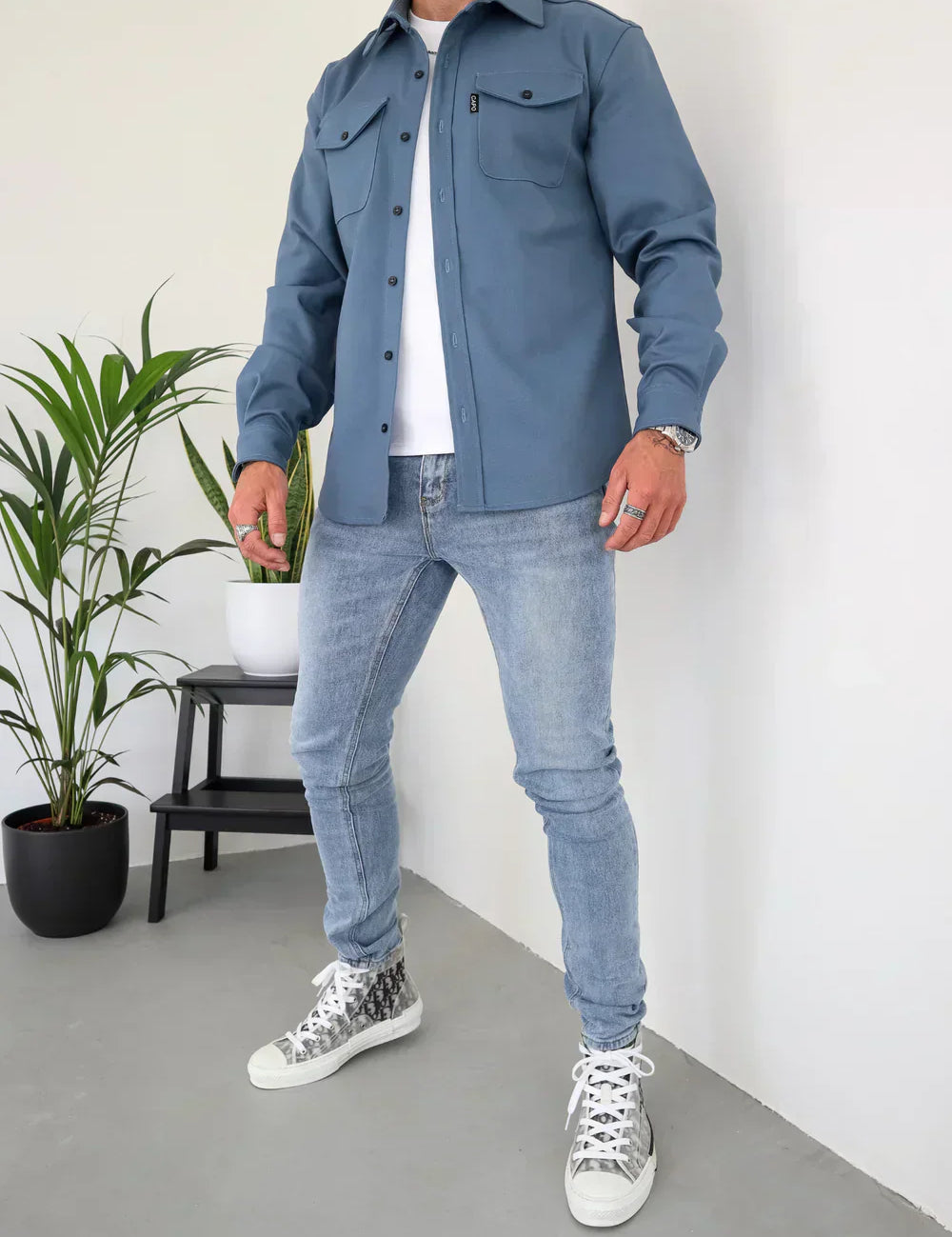 Ethan_Moreau_Casual_Overshirt_with_Modern_Layering_1915300941676930.webp
