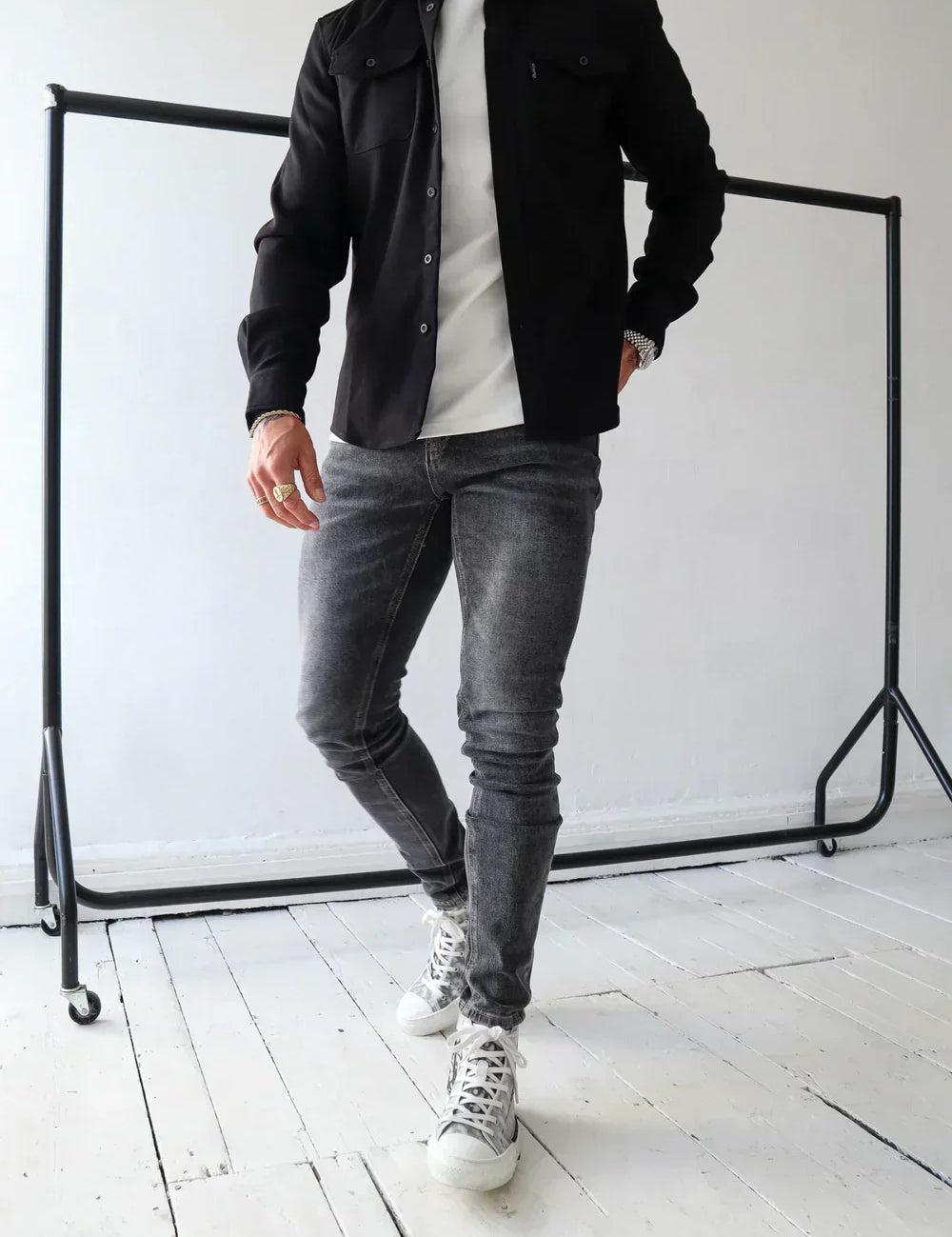 Ethan_Moreau_Casual_Overshirt_with_Modern_Layering_615300941676930.webp