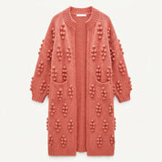 Cardigan long en grosse maille Margot Fenwick avec détails à pompons