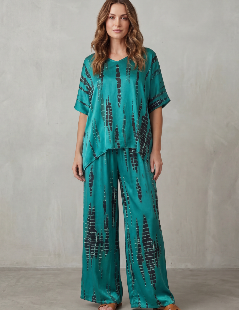 Marie_AbstractPrintDetail_Wide-LegLoungeSet_10.png