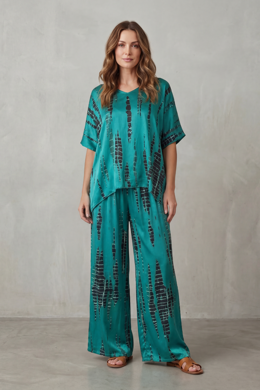 Tabitha Reynolds | Abstract Print Wide-Leg Lounge Set – Relaxed Luxury