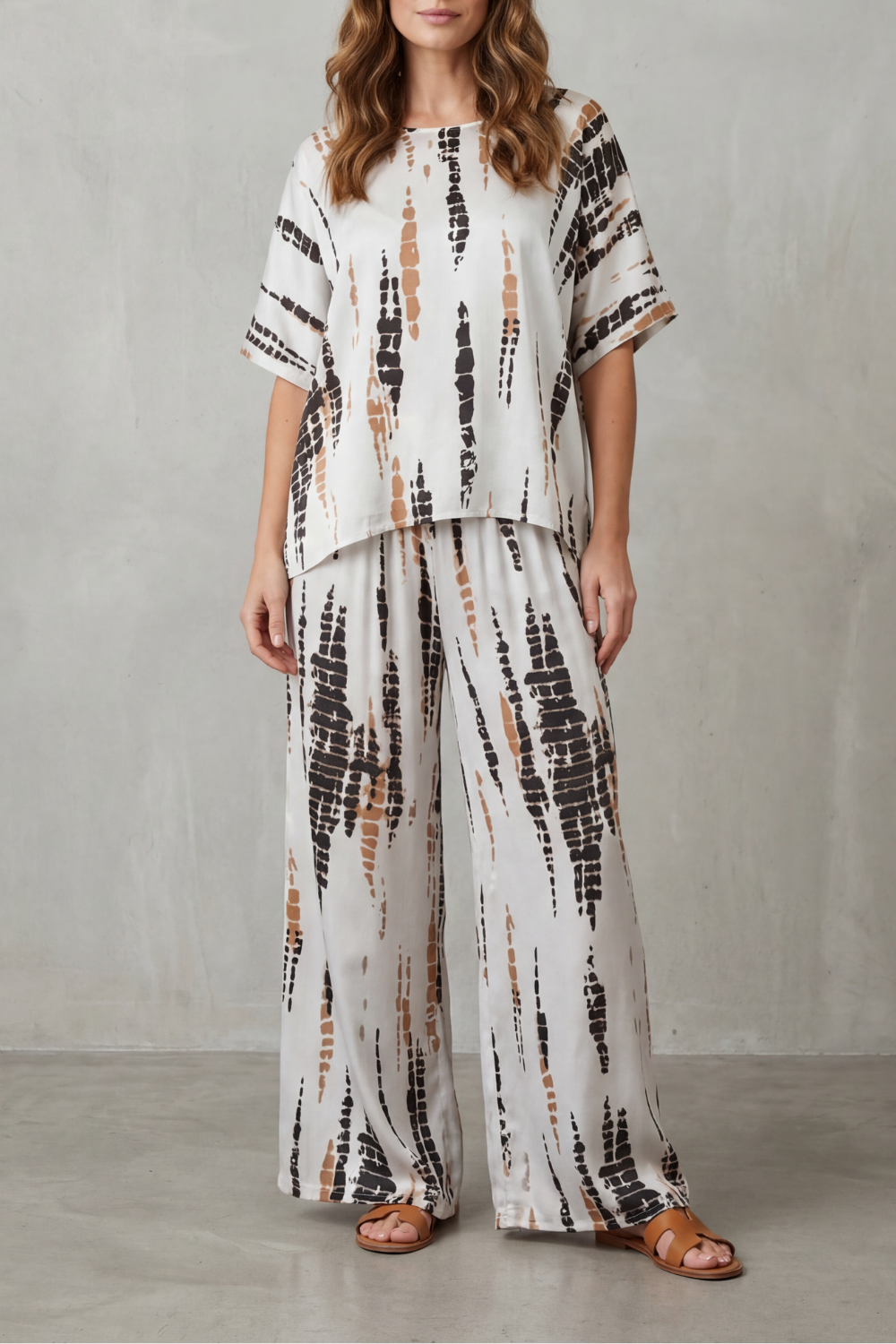 Tabitha Reynolds | Abstract Print Wide-Leg Lounge Set – Relaxed Luxury