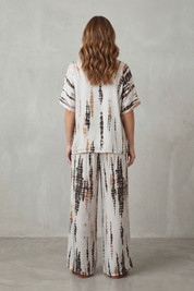 Tabitha Reynolds | Abstract Print Wide-Leg Lounge Set – Relaxed Luxury