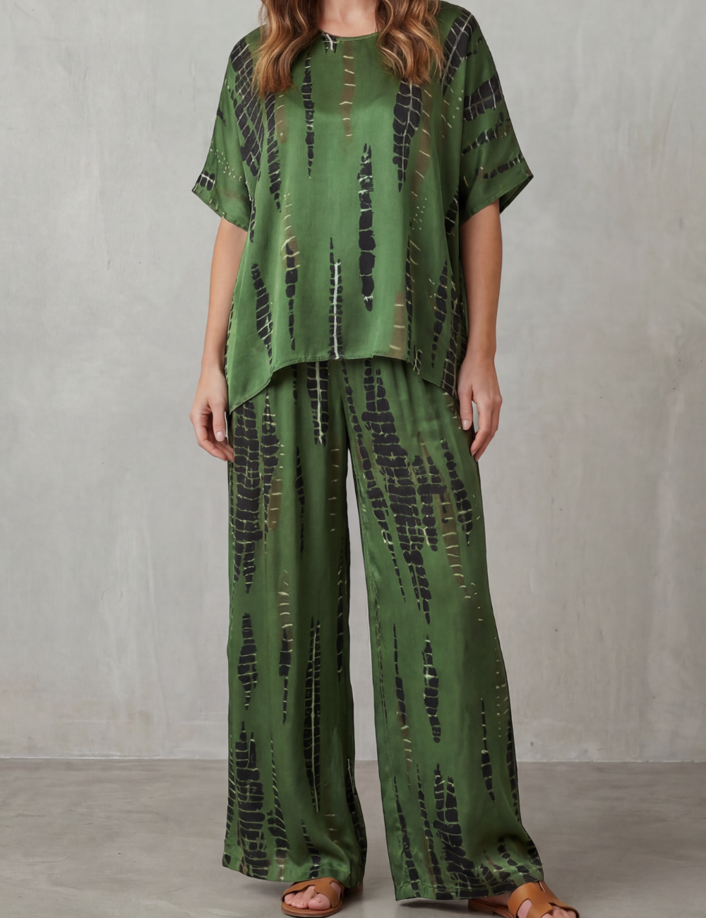 Tabitha Reynolds | Abstract Print Wide-Leg Lounge Set – Relaxed Luxury
