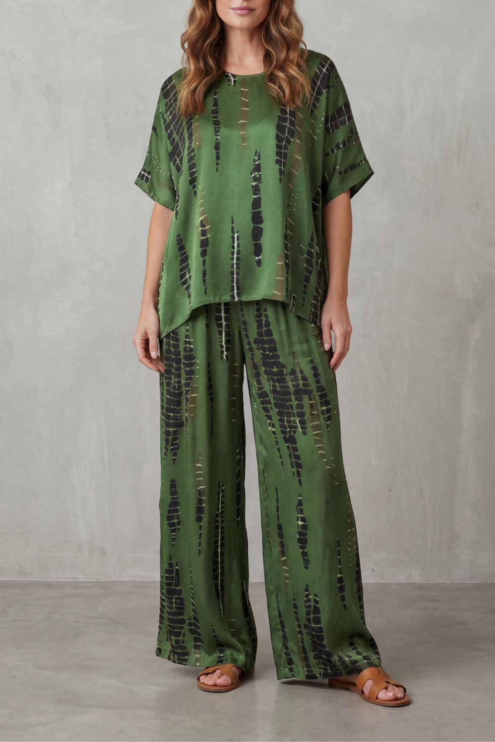 Tabitha Reynolds | Abstract Print Wide-Leg Lounge Set – Relaxed Luxury