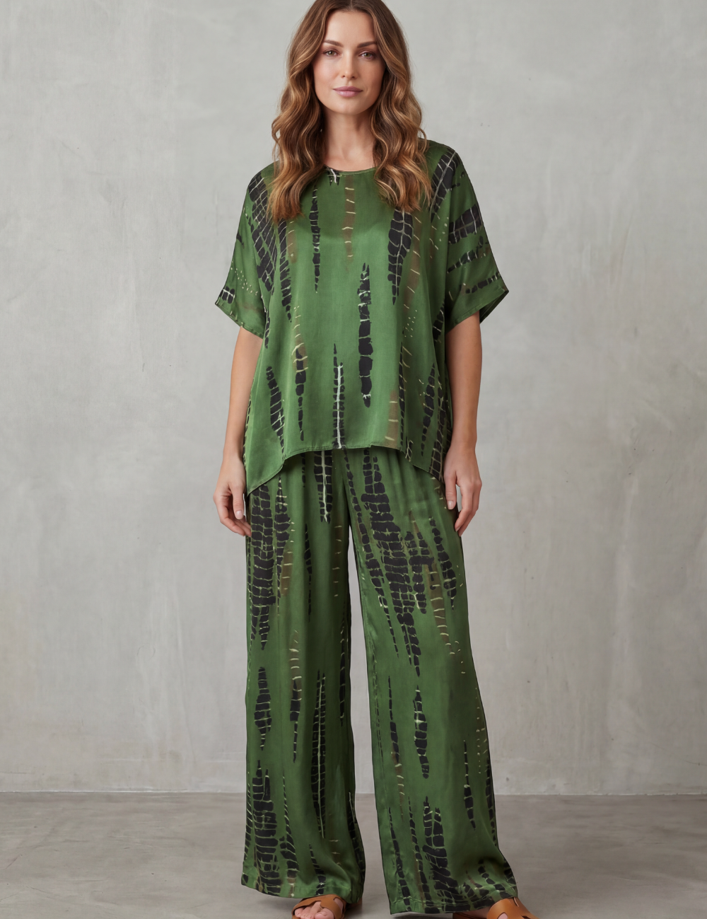 Marie_AbstractPrintDetail_Wide-LegLoungeSet_6.png