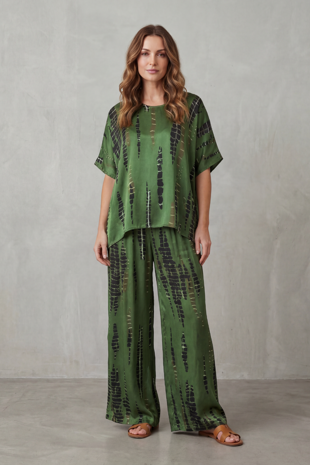 Tabitha Reynolds | Abstract Print Wide-Leg Lounge Set – Relaxed Luxury