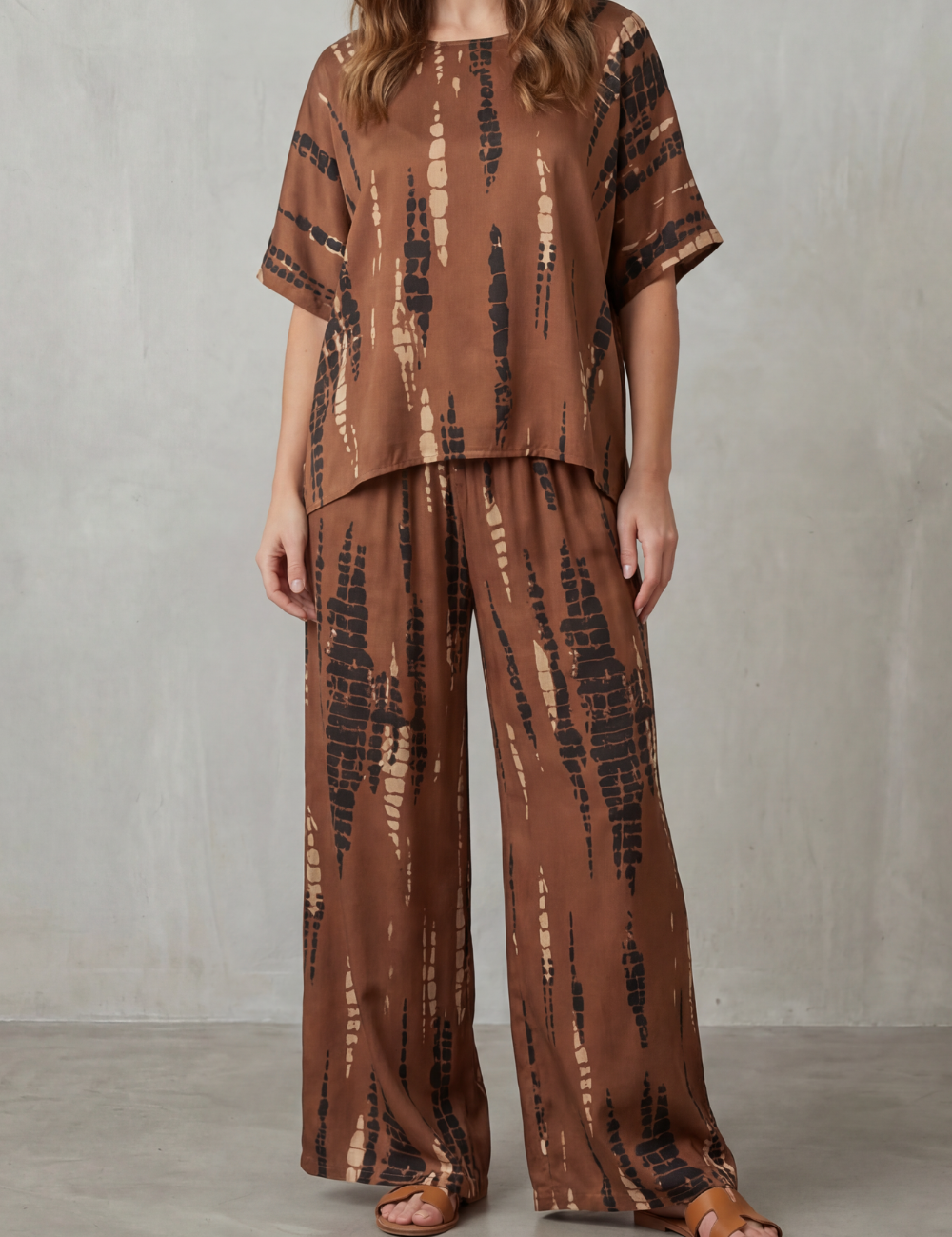 Tabitha Reynolds | Abstract Print Wide-Leg Lounge Set – Relaxed Luxury