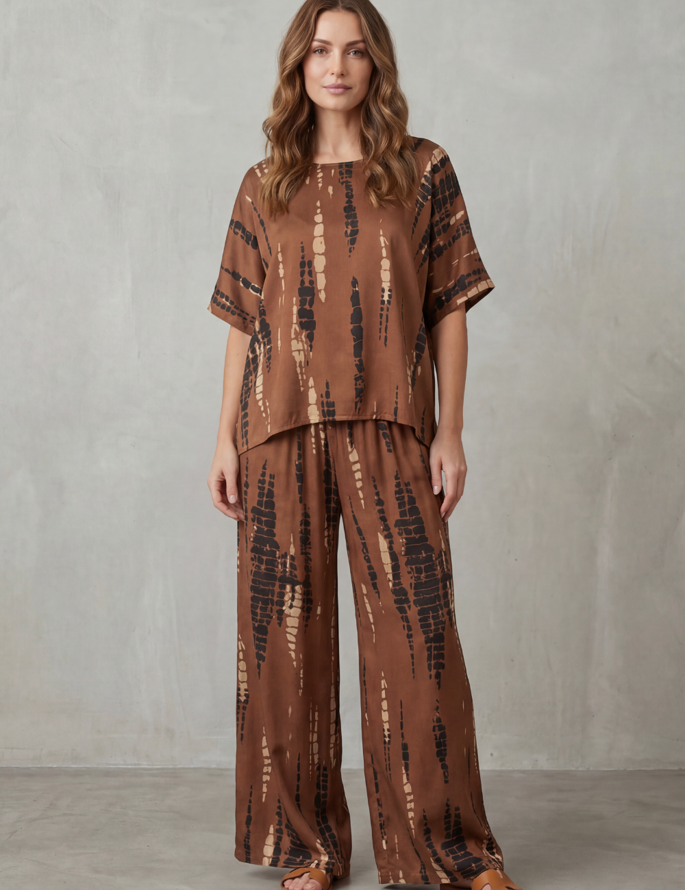 Marie_AbstractPrintDetail_Wide-LegLoungeSet_8.png