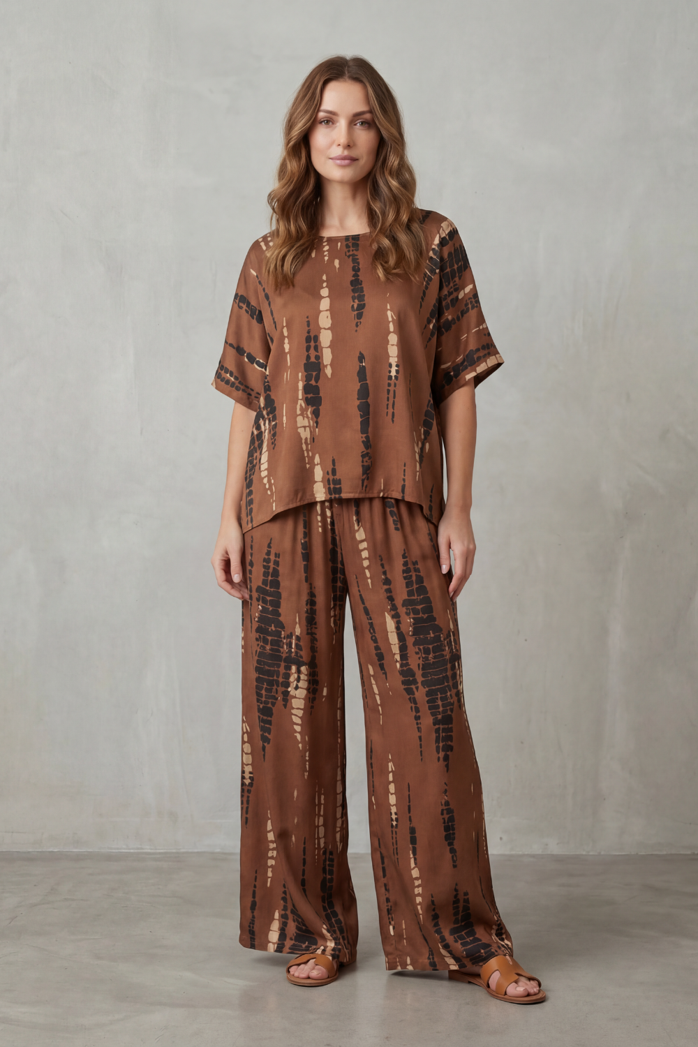 Tabitha Reynolds | Abstract Print Wide-Leg Lounge Set – Relaxed Luxury