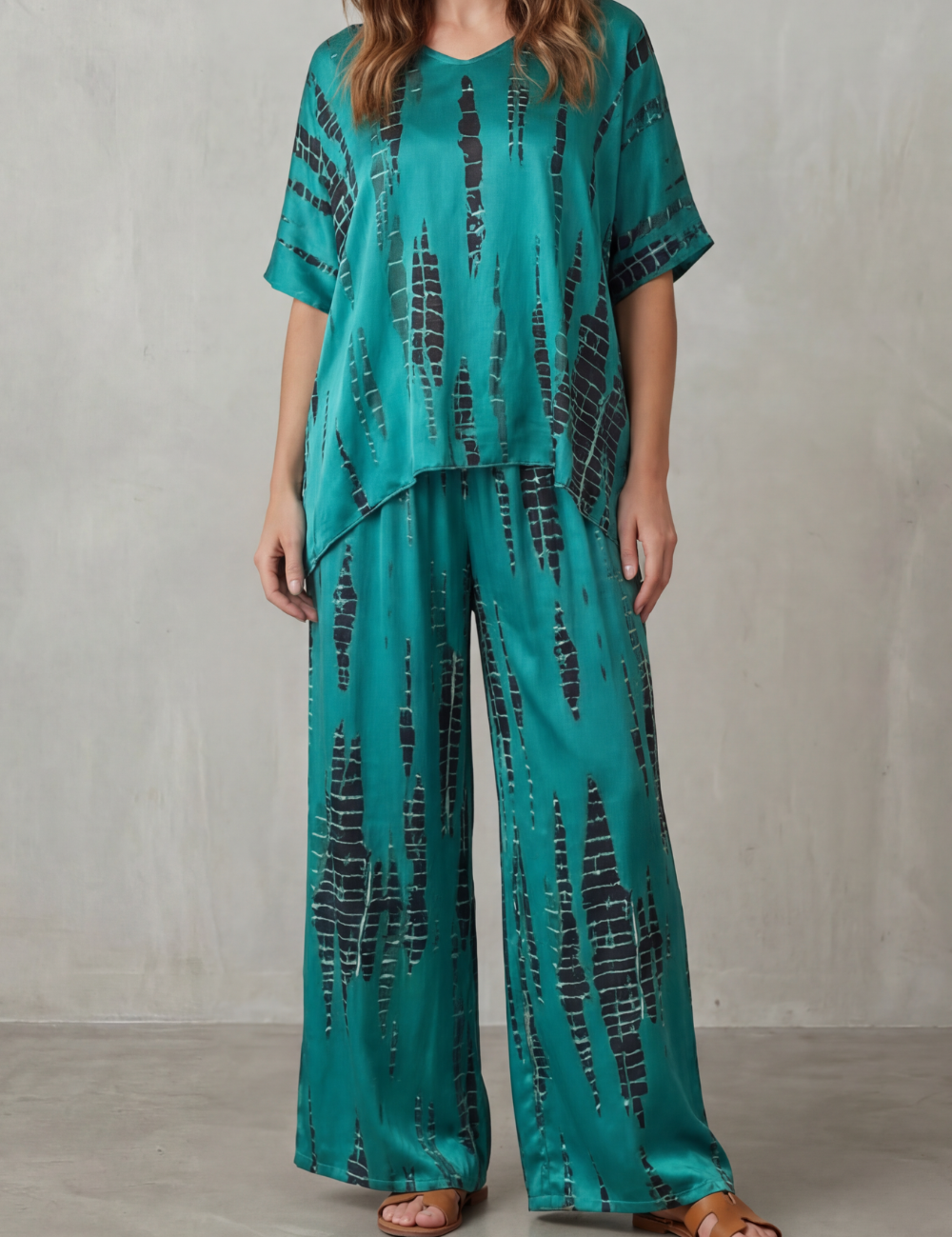 Tabitha Reynolds | Abstract Print Wide-Leg Lounge Set – Relaxed Luxury