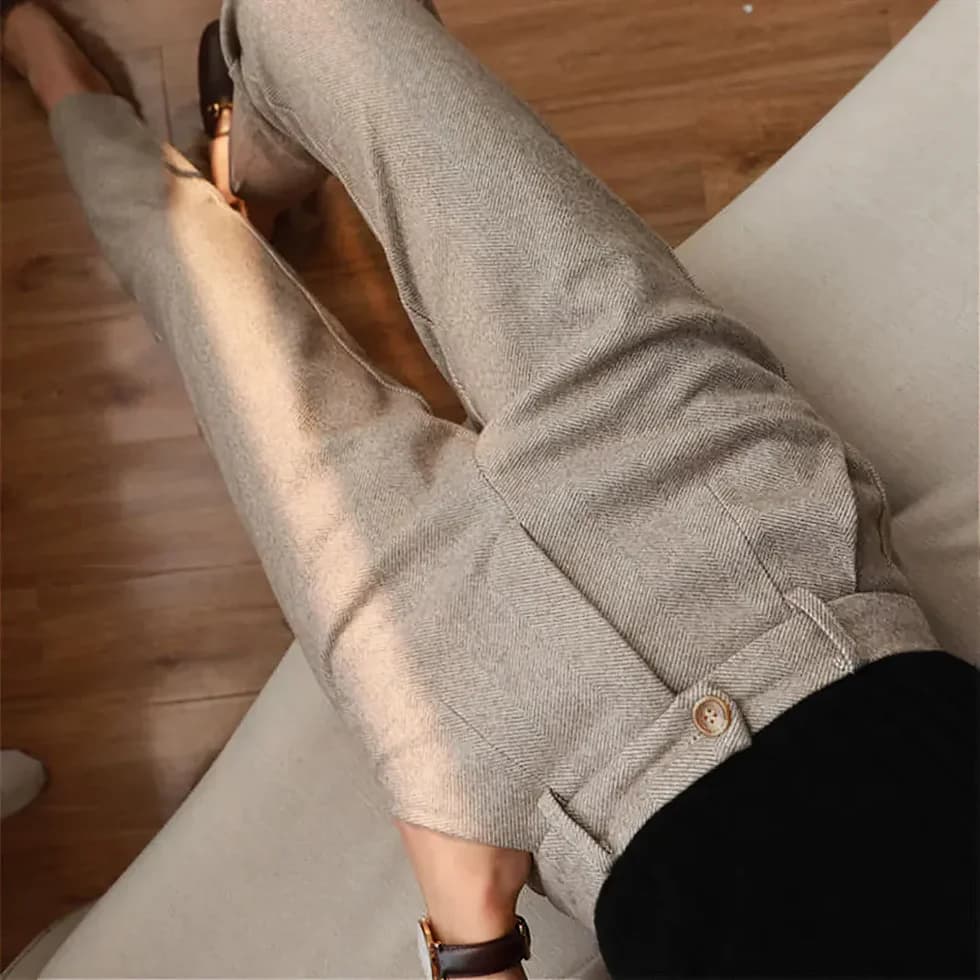 Matteo_Ricci_Pleated_Trousers_with_Timeless_Herringbone_415300941742466.jpg