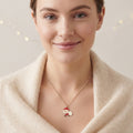 Collier de Noël doré émaillé avec le père Noël et un bonhomme de neige Merrybell pour femmes