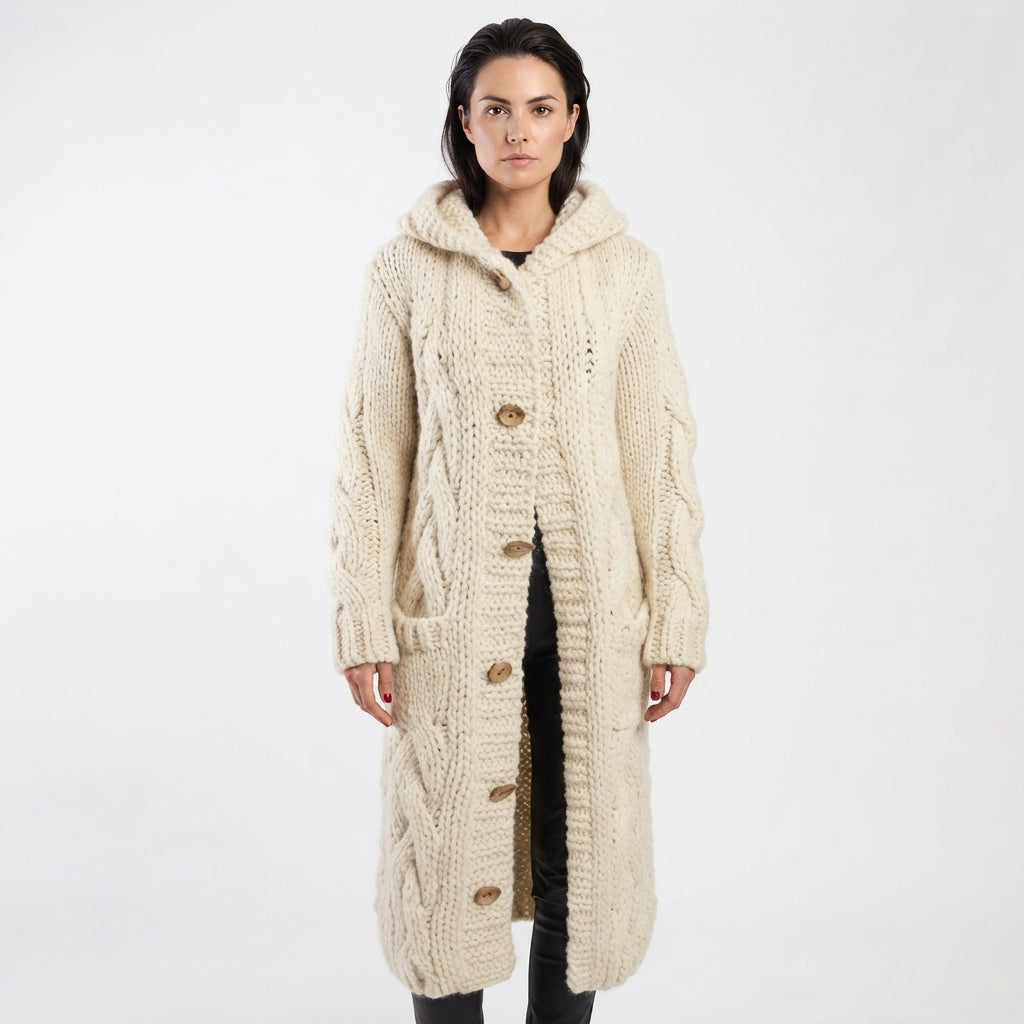 Nora Fenchurch | Manteau cardigan à capuche en maille torsadée épaisse