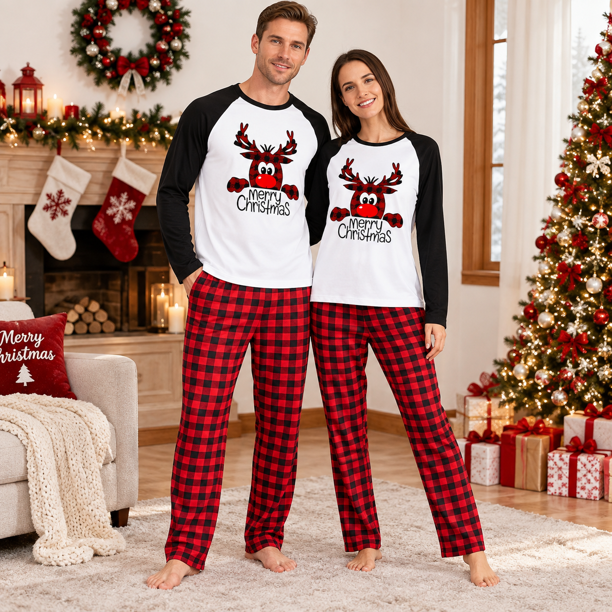 Cocoa Frost | Pyjamas de Noël rouges à carreaux et imprimé rennes pour homme et femme / unisexes