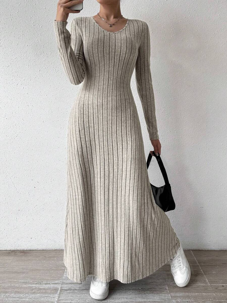 Jemima Lewis | Robe longue en maille côtelée à manches longues