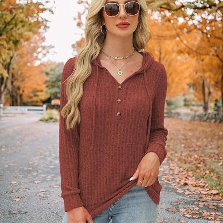 Guinevere Radley | Prążkowana dzianinowa bluza z kapturem, zapinana na guziki