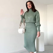 Arabella Scott | Ensemble jupe midi à col roulé en maille côtelée