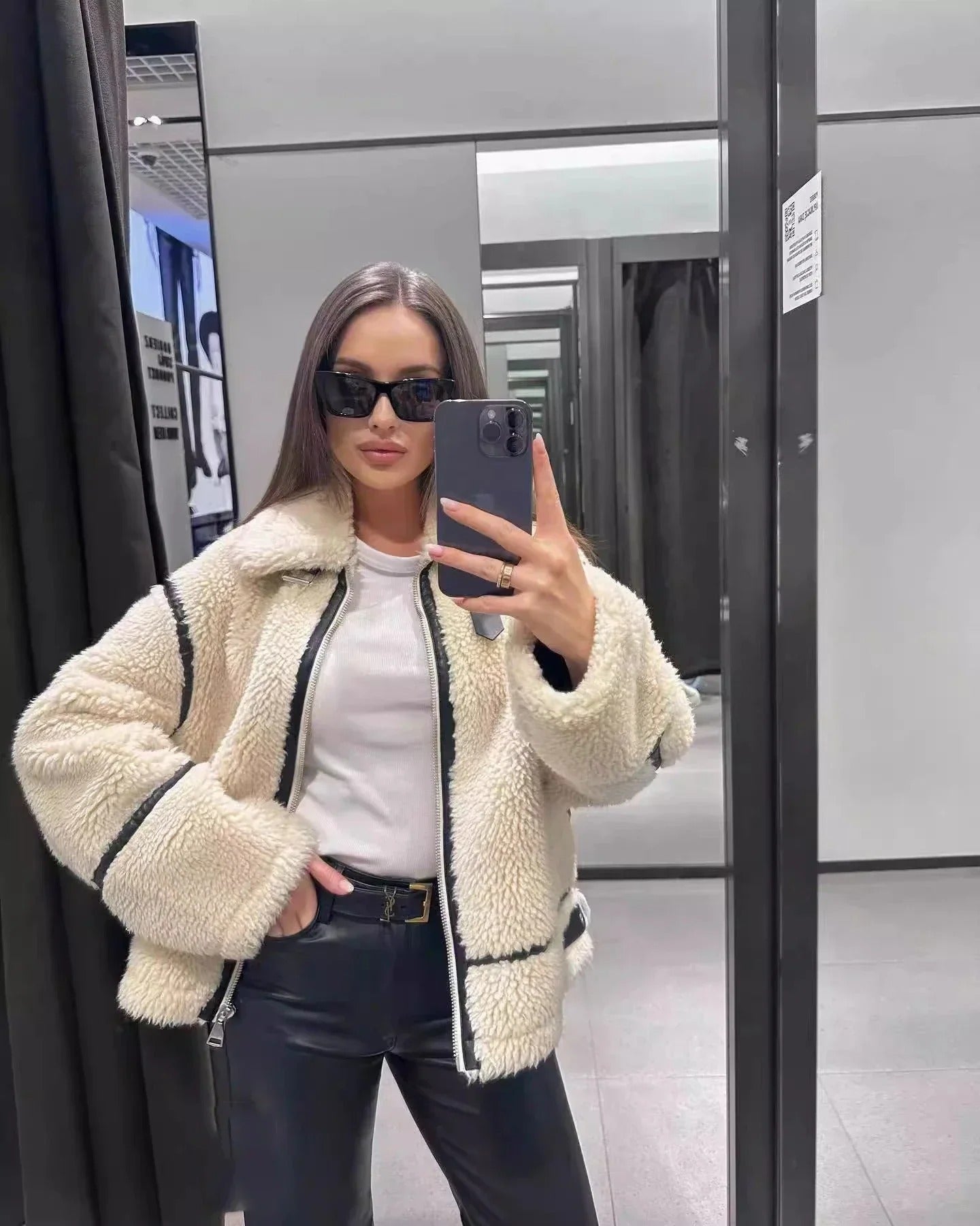 Ottilie Renshaw | Oversize teddy bunda s kontrastným lemovaním