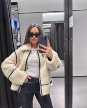 Ottilie Renshaw | Oversize teddy bunda s kontrastným lemovaním
