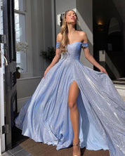 Cassandra Ashwood | Robe longue fendue à épaules dénudées et sequins