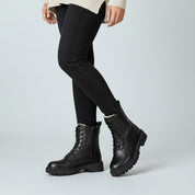 Harriet Stone | Bottines de combat noires à lacets avec doublure douillette en fausse fourrure