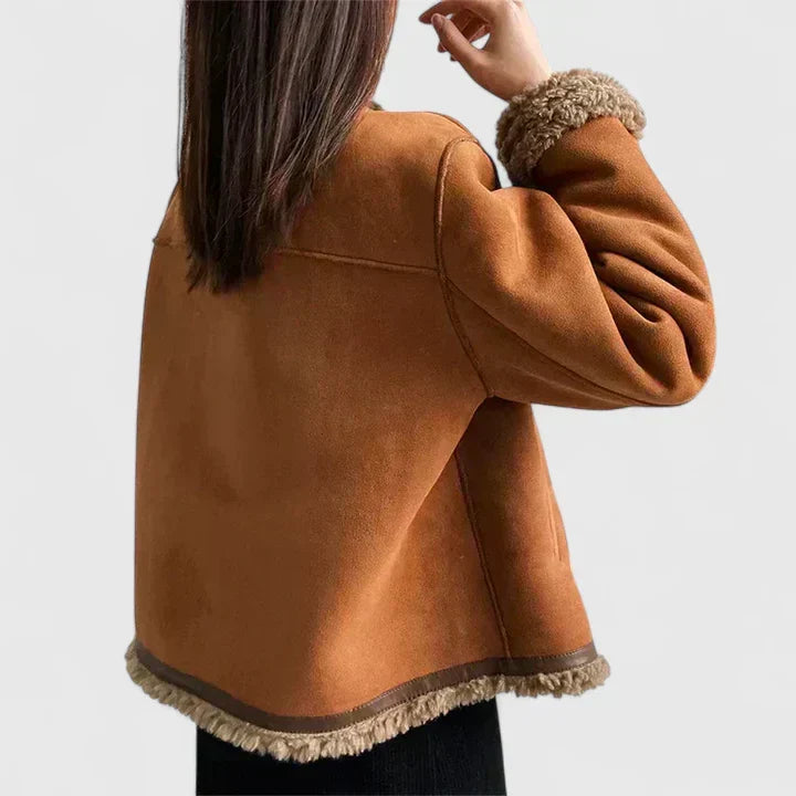 Poppy Radcliffe | Veste en daim avec bordure en fausse peau lainée