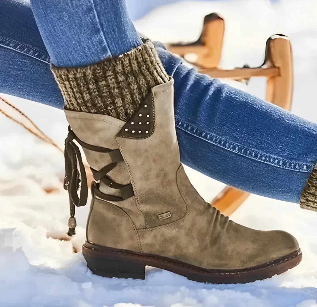 Tabitha Reynolds | Bottes d’hiver violettes à lacets et poignets en maille tricotée