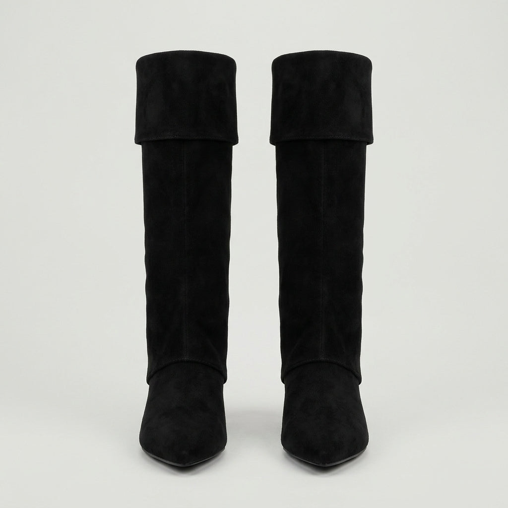 Freya Griffiths | Bottes en daim pointues montant jusqu’au genou