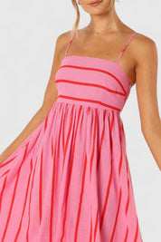 Clara Hartfield | Robe longue rayée à encolure carrée