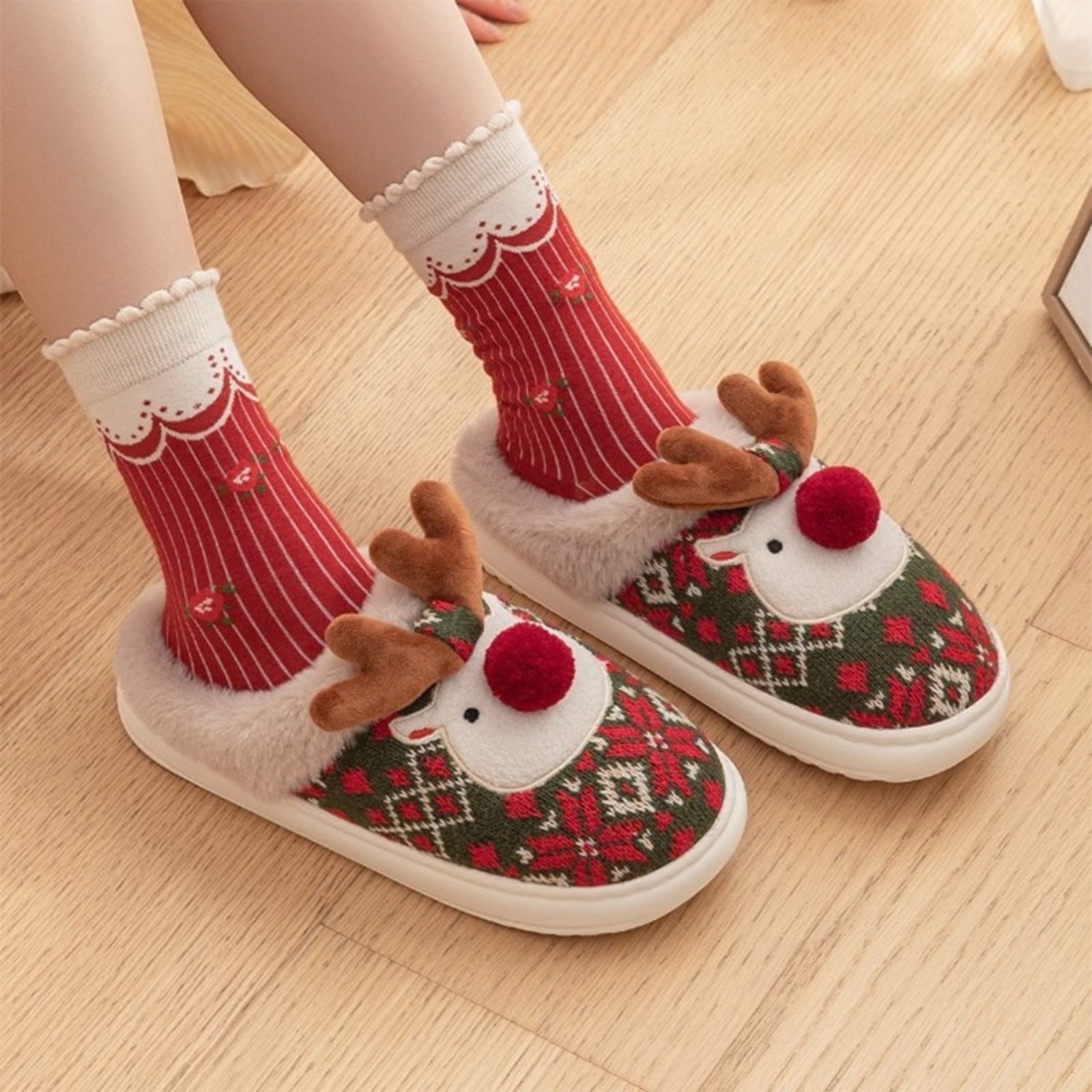Frost Elk | Pantoufles de Noël vertes à motif de renne Fair Isle pour femmes